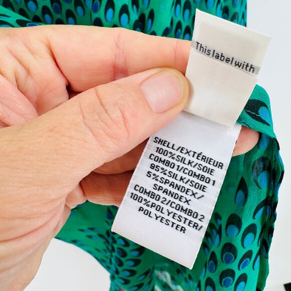 Diane von Furstenberg 100% Silk Blouse Size M Green Navy Chevron Print Top - Picture 7 of 9